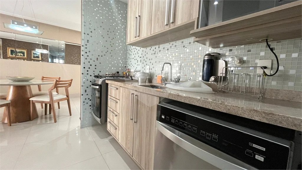 Apartamento à venda com 3 quartos, sendo 2 suítes,  em Riviera de São Lourenço, Bertioga, SP