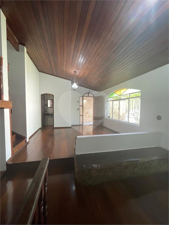 Sobrado à venda com 6 quartos, sendo 3 suítes,  em Dos Casa, São Bernardo do Campo, SP