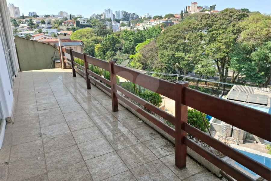 Casa à venda com 4 quartos, sendo 3 suítes, em Jardim São Bento, São Paulo, SP