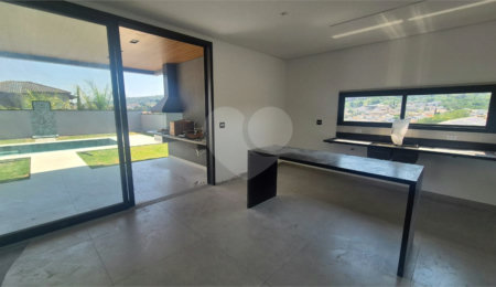 Casa à venda com 3 suítes no condomínio Recanto dos Paturis, Vinhedo - SP