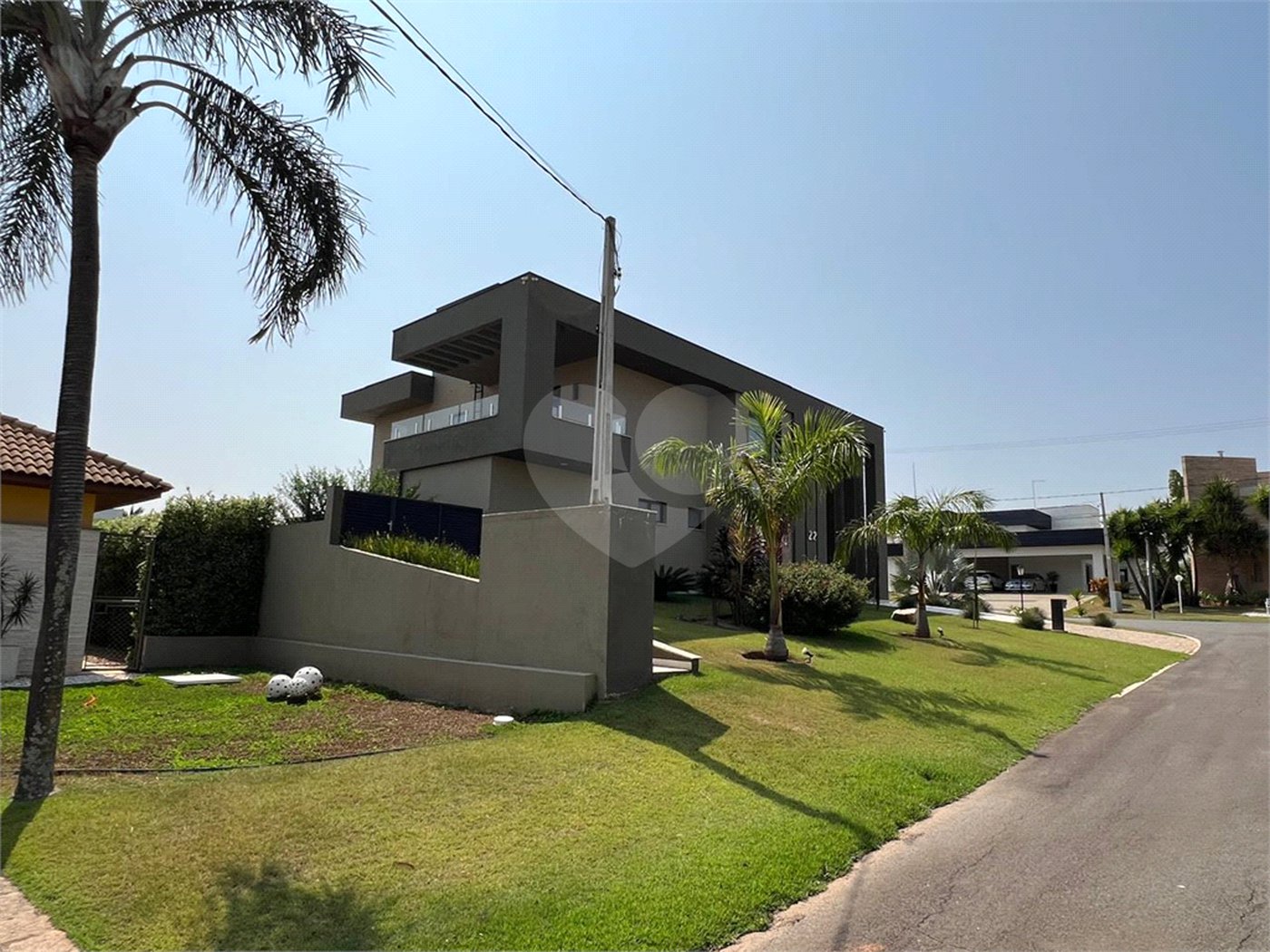Casa à venda com 5 quartos, sendo 4 suítes, no condomínio Terras de Mont Serrat, Salto - SP