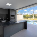 Casa à venda com 4 quartos, sendo 3 suítes, no condomínio Estância Marambaia, Vinhedo - SP