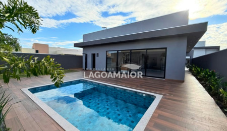 Casa à venda com 3 quartos, sendo 3 suítes, no condomínio Villa Dumont, Três Lagoas - MS