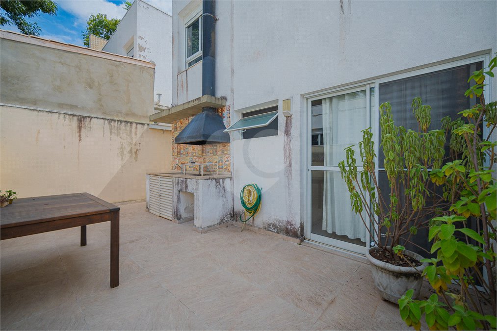 Casa à venda com 3 quartos, sendo 1 suíte,  no condomínio Queluz Vita - Casas, Cotia - SP