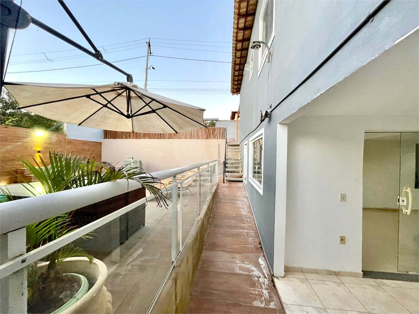 Casa em condomínio à venda com 3 quartos, sendo 2 suítes,  em Praia Rasa, Armação dos Búzios, RJ