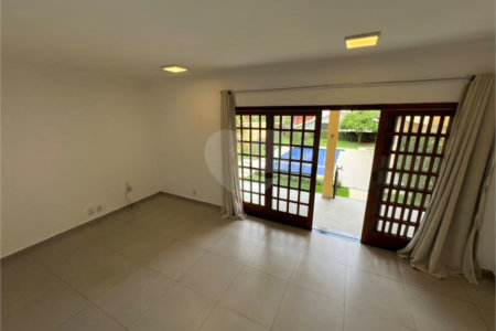 Casa à venda ou para alugar com 4 quartos, sendo 3 suítes, no condomínio Estância Marambaia, Vinhedo - SP