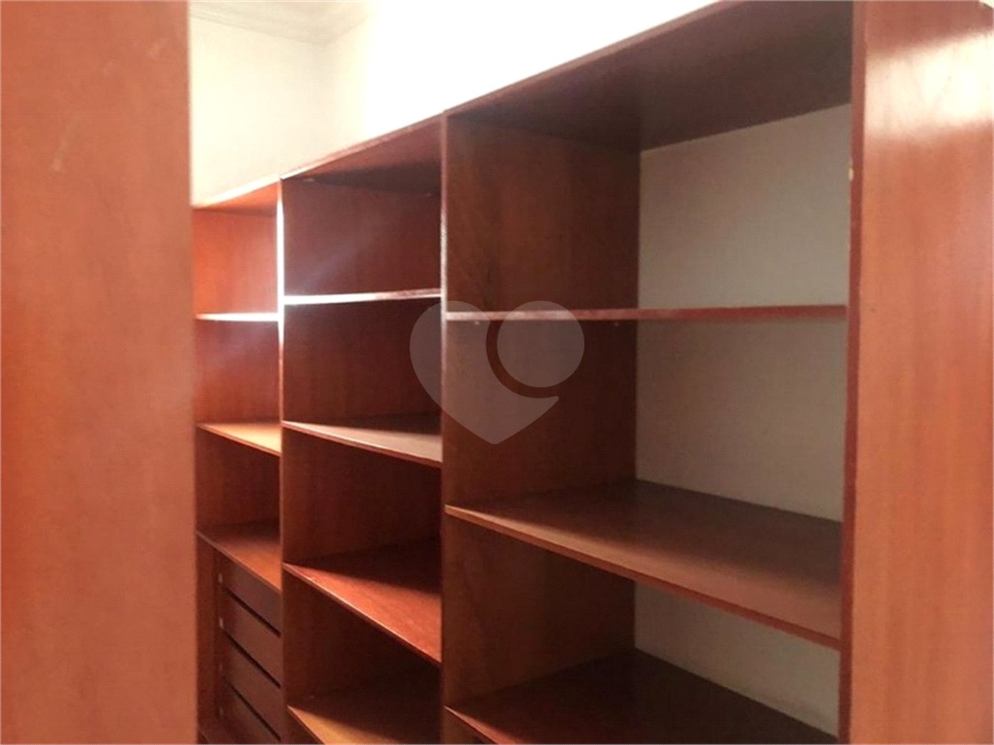 Casa à venda com 4 suítes no condomínio Vila das Emboabas, São Paulo - SP