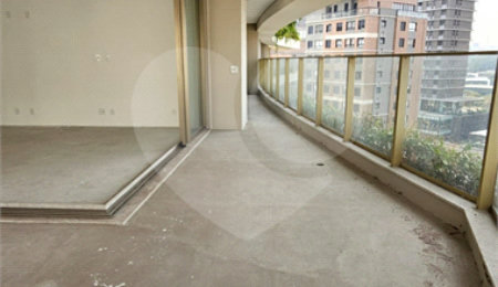 Apartamento à venda com 3 suítes em Moema, São Paulo, SP