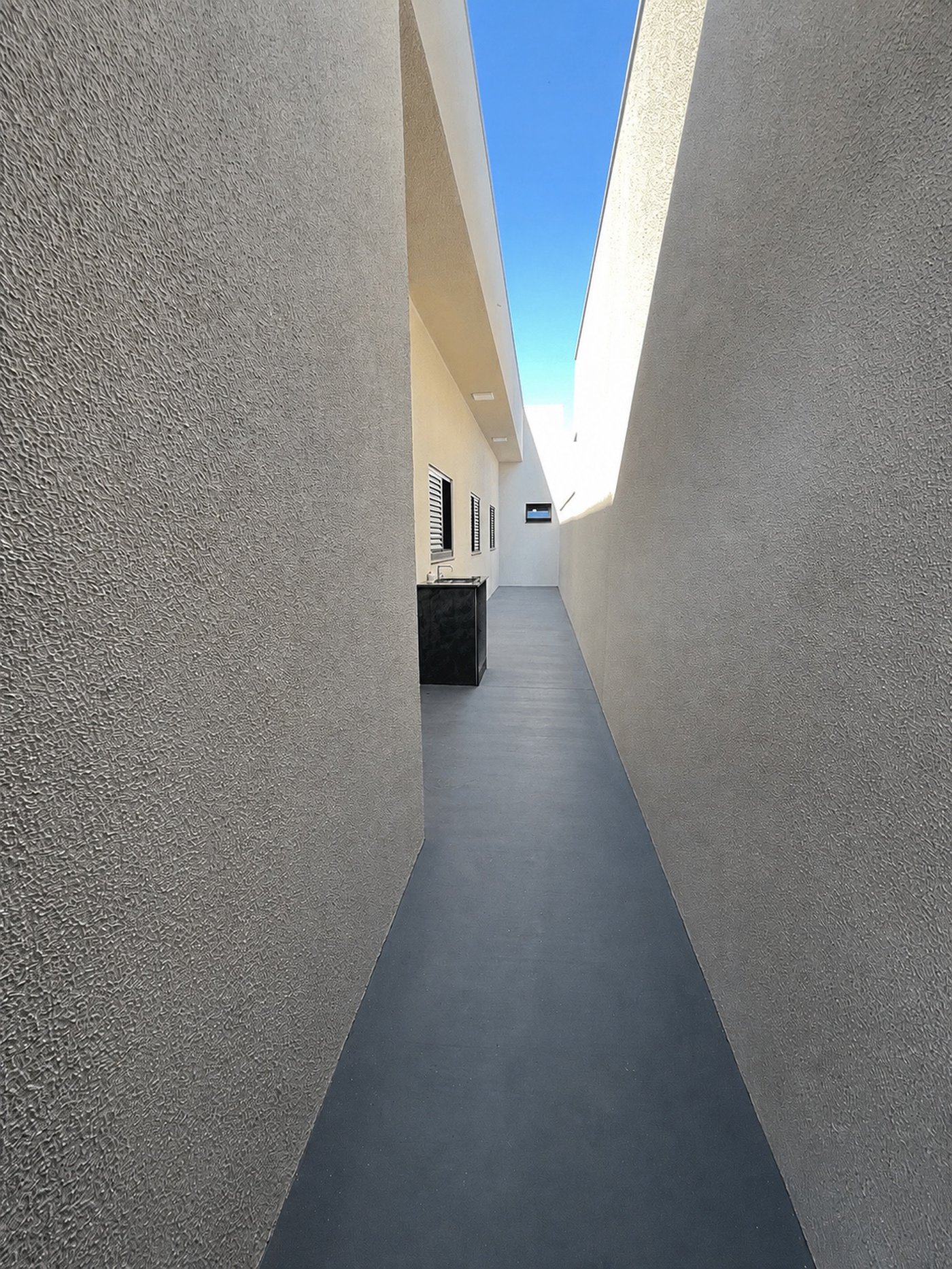 Casa à venda com 3 quartos, sendo 1 suíte,  em Parque Residencial Quinta da Lagoa, Três Lagoas, MS