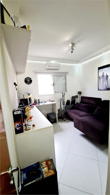 Sobrado à venda com 3 quartos, sendo 1 suíte,  em Jardim Leocádia, Sorocaba, SP