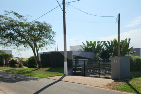 Casa à venda com 4 quartos, sendo 3 suítes, no condomínio Terras de Mont Serrat, Salto - SP