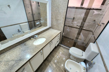 Apartamento Alto Padrão Frente Mar com 4 Dormitórios, 3 Suítes e 3 Vagas na Orla de Santos