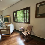 Casa em condomínio com 3 dormitórios, 01 suíte, garagem para 06 carros, área gourmet, piscina.