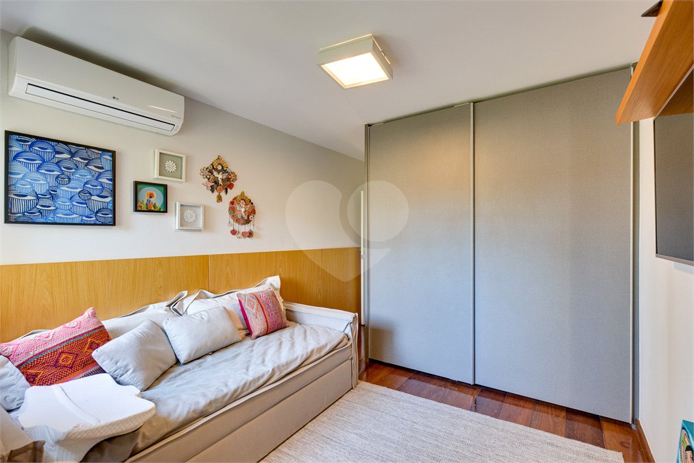 Apartamento à venda com 4 quartos, sendo 3 suítes, em Alto da Boa Vista, São Paulo, SP