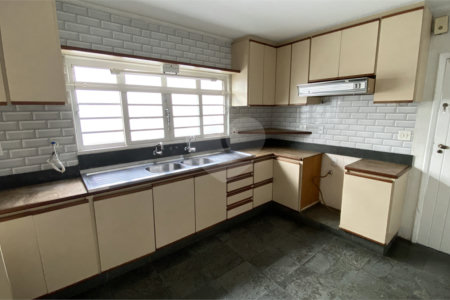 Sobrado à venda com 3 quartos, sendo 1 suíte, em Brooklin Velho, São Paulo, SP