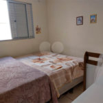 Apartamento no Condomínio Mont Vernon .