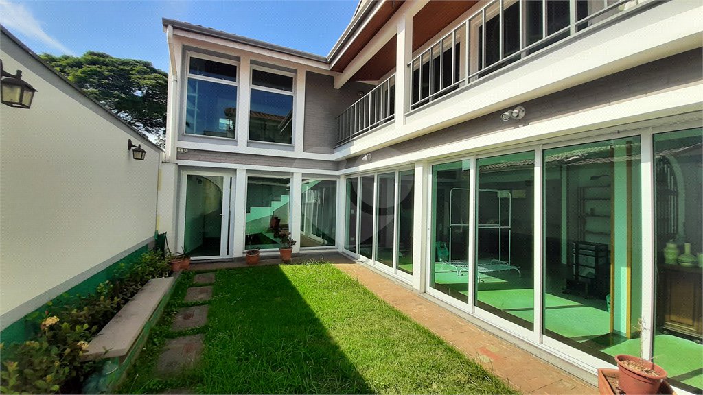 Casa à venda com 4 quartos, sendo 2 suítes, em Jardim Prudência, São Paulo, SP