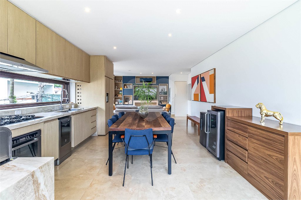 Casa de Vila à venda com 4 quartos, sendo 3 suítes, em Vila Nova Conceição, São Paulo, SP