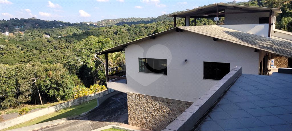 Casa à venda com 5 quartos, sendo 2 suítes, no condomínio Alpes da Cantareira, Mairiporã - SP