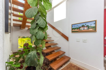 Casa de Vila à venda com 4 quartos, sendo 2 suítes, em Alto da Boa Vista, São Paulo, SP