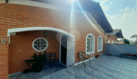 Casa à venda com 3 quartos, sendo 1 suíte,  no Centro, Vinhedo, SP