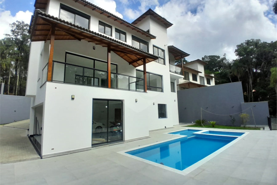 Casa à venda ou para alugar com 3 suítes no condomínio Sausalito, Mairiporã - SP