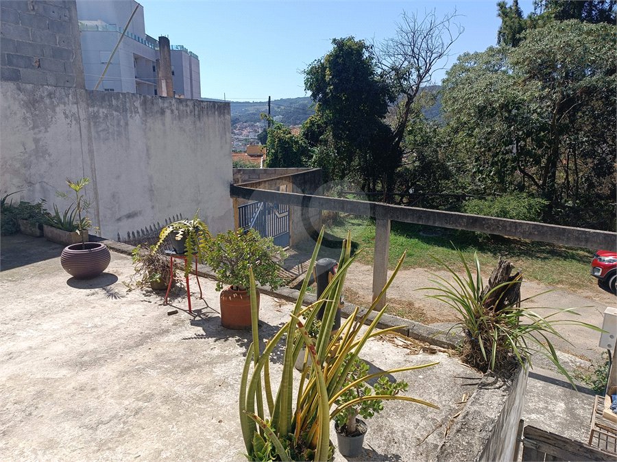Sobrado à venda com 4 quartos em Jardim Esther, São Roque, SP