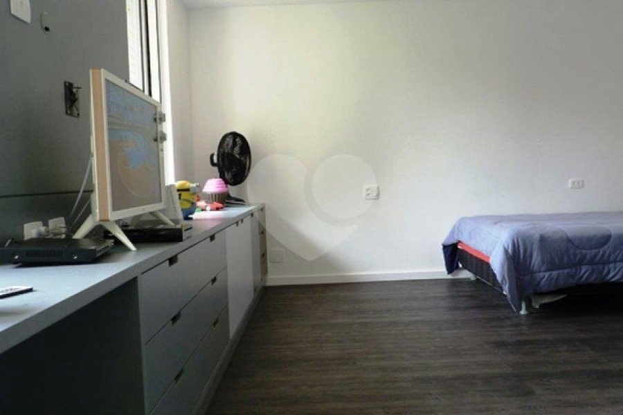 Sobrado à venda com 4 quartos, sendo 3 suítes, em Tremembé, São Paulo, SP