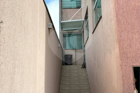 Casa à venda com 4 suítes em Vila Lavínia, Mogi das Cruzes, SP