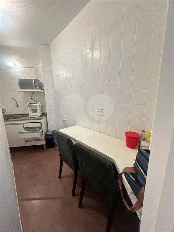 Sala comercial para venda ou locação na Avenida Paulista. 68m2