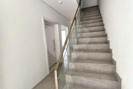 Casa à venda ou para alugar com 3 suítes no condomínio Jardim Flora, São Paulo - SP