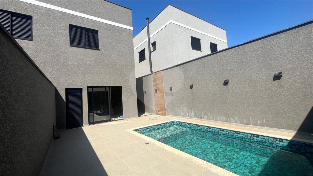 Casa Assobradada com 3 suítes na Vila Thais em Atibaia