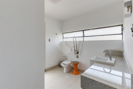 Sobrado à venda com 5 quartos, sendo 2 suítes, em Brooklin, São Paulo, SP