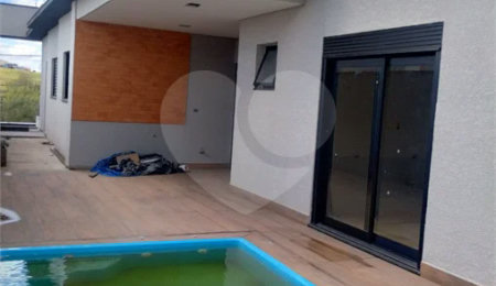 Casa à venda com 3 quartos, sendo 1 suíte,  em Residencial Jardins da Catalunha, Atibaia, SP