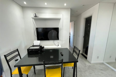 Apartamento no Brás repleto de lazer com 50 m² com 2 dormitórios e 1 vaga, Estuda Permuta