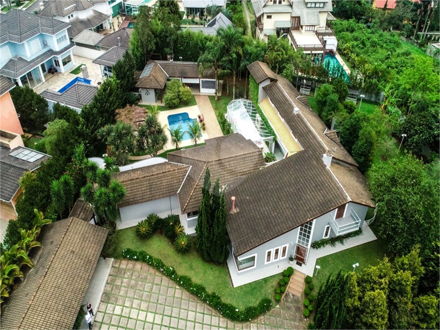 Casa à venda com 5 suítes no condomínio Suíça da Cantareira, Mairiporã - SP