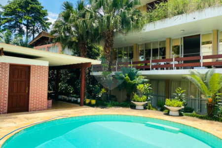 Casa à venda com 4 quartos, sendo 2 suítes, em Interlagos, São Paulo, SP