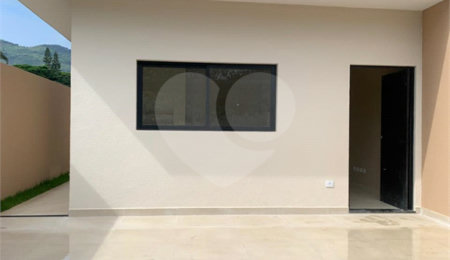 Casa à venda com 3 suítes em Vila Petrópolis, Atibaia, SP