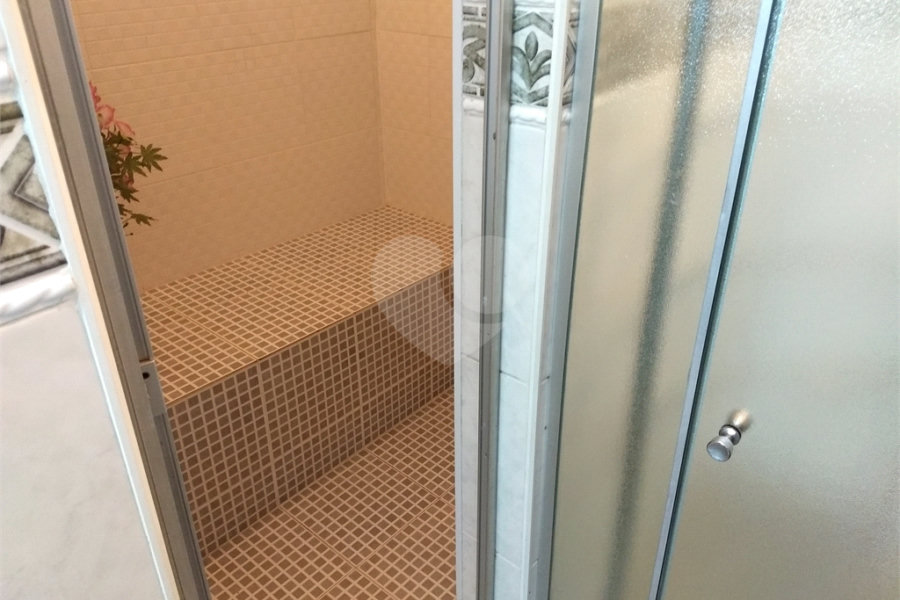 Casa Térrea à venda ou para alugar com 4 suítes em Horto, São Paulo, SP