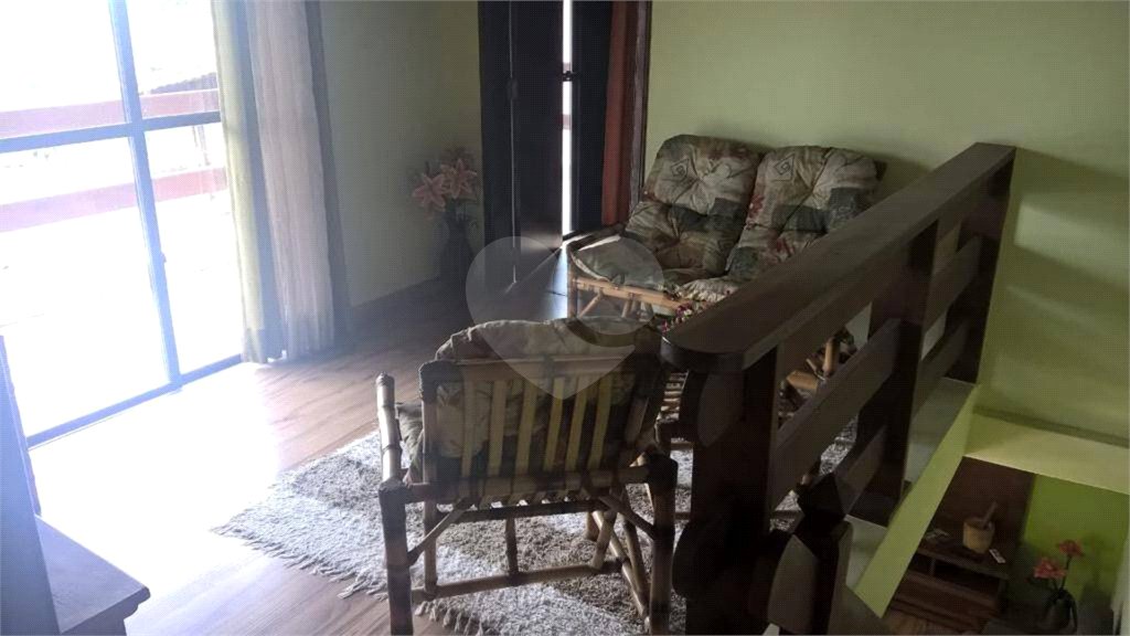 Sobrado à venda com 3 quartos, sendo 1 suíte, em Bocaina, Ribeirão Pires, SP
