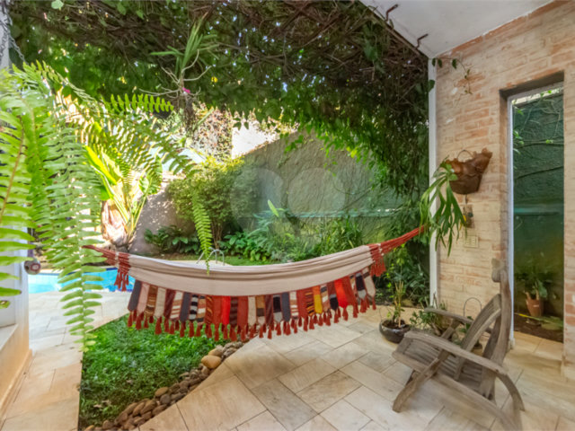Casa de Vila à venda com 4 quartos, sendo 2 suítes,  em Alto da Boa Vista, São Paulo, SP