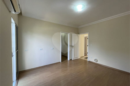 Casa para alugar com 4 quartos, sendo 2 suítes, no condomínio Porto Fino, São Paulo - SP