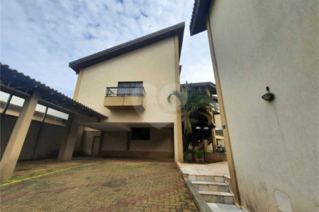 Apartamento no Condomínio Maktub.
