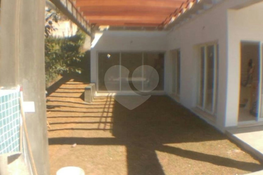 Sobrado à venda com 3 suítes em Seerra da Cantareira, Mairiporã, SP
