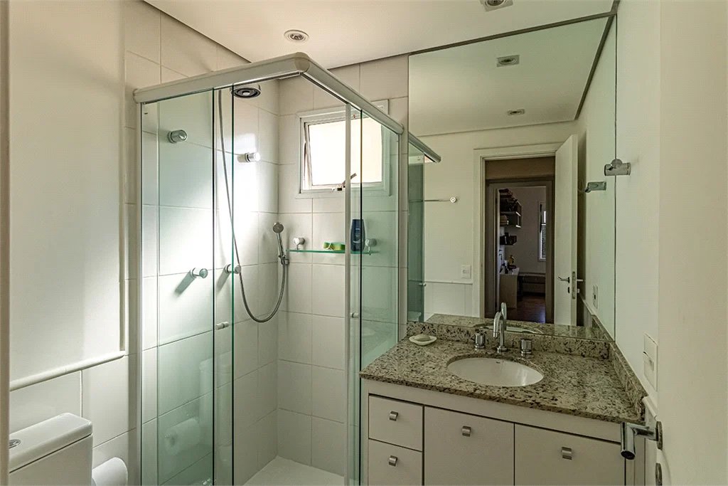 Apartamento à venda com 3 quartos, sendo 1 suíte,  em Pinheiros, São Paulo, SP