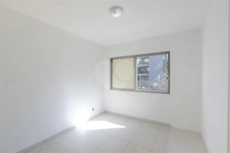 Apartamento à venda com 3 quartos, sendo 1 suíte, em Itaim Bibi, São Paulo, SP