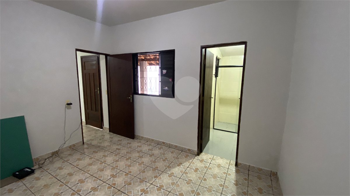 Casa para alugar com 2 quartos, sendo 1 suíte,  em Vila Carolina, Itapetininga, SP