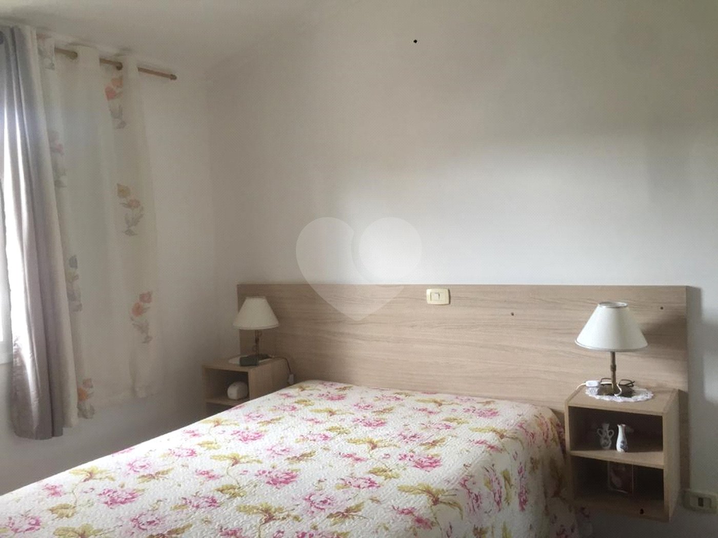 Casa à venda com 3 quartos, sendo 1 suíte, no condomínio Morada do Horto, São Paulo - SP