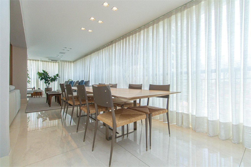 Apartamento à venda com 3 quartos, sendo 2 suítes, em Vila Nova Conceição, São Paulo, SP
