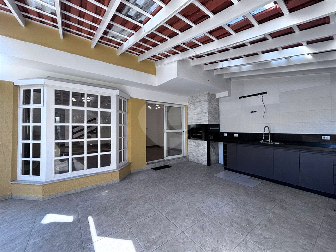 Sobrado à venda com 3 quartos, sendo 1 suíte, no condomínio Villagio da Granja, Cotia - SP